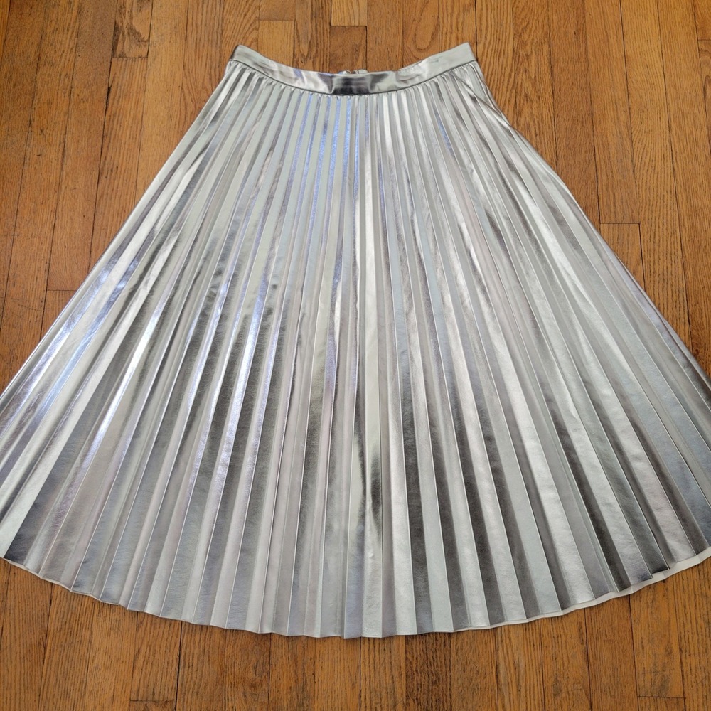 Ann Taylor 8 Pleated Midi Skirt Silver Metallic Faux Leather Modest Glam Starlet